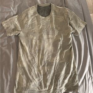 lululemon athletica Olive Patterned Short Sleeve Metal Vent T